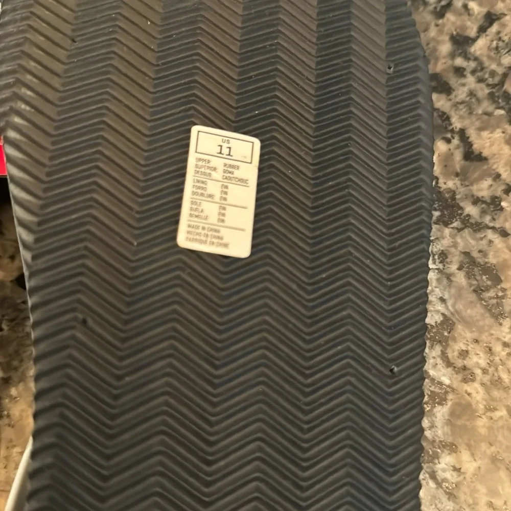 Puma Black and yellow flip flops NWT 11